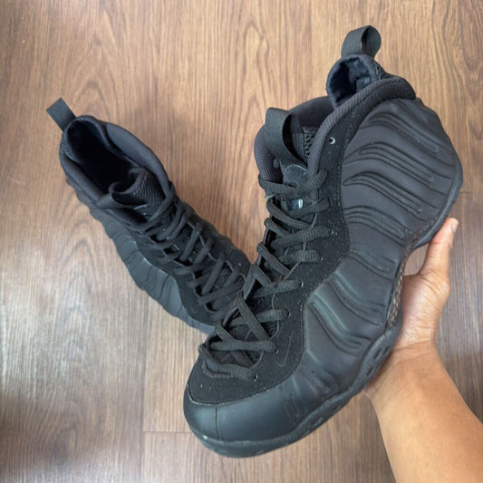 NIKE FOAMPOSITE TRIPLE BLACK SZ. 11.5