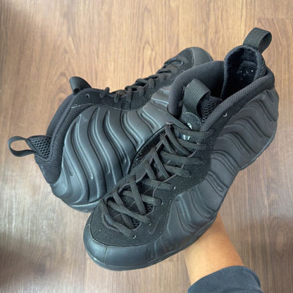 NIKE FOAMPOSITE TRIPLE BLACK SZ. 11.5