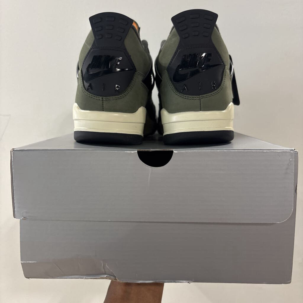 JORDAN 4 UNDEFEATED SZ 9.5