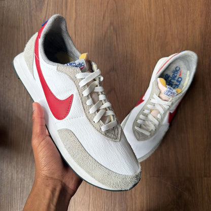 WHITE NIKE SCAI TRAINERS SZ10.5