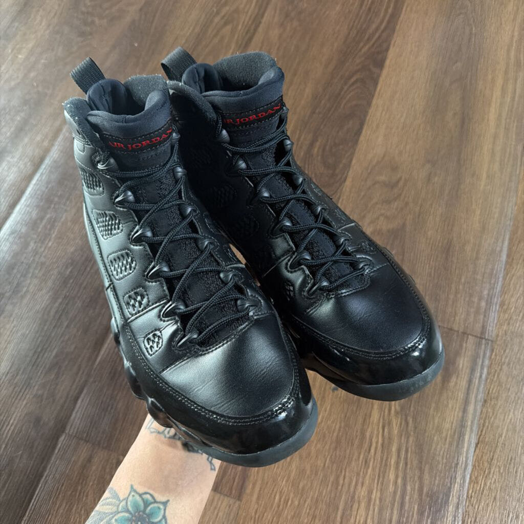 BRED JORDAN 9 SZ 11 (NO BOX)