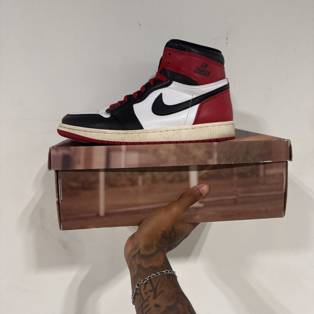 JORDAN 1 BLK TOE SZ 8.5
