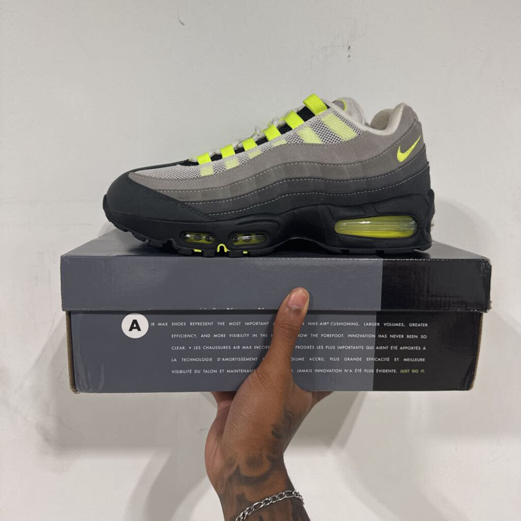 NIKE AIR MAX 95 NEON SZ 8M
