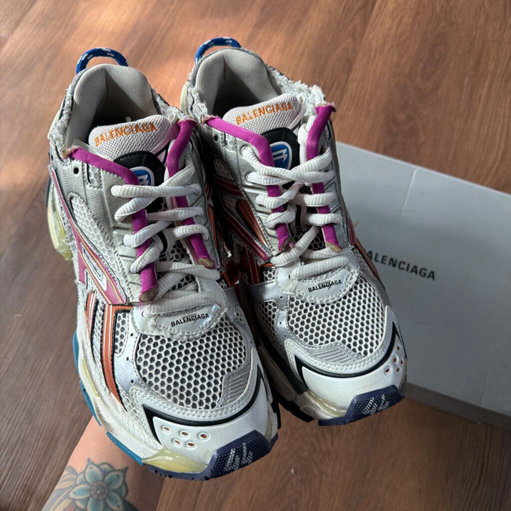 BALENCIAGA RUNNERS SZ 44 (BOX)