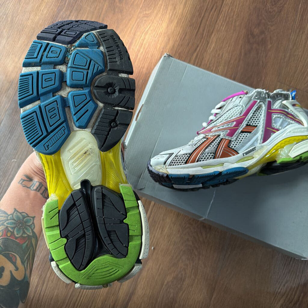 BALENCIAGA RUNNERS SZ 44 (BOX)
