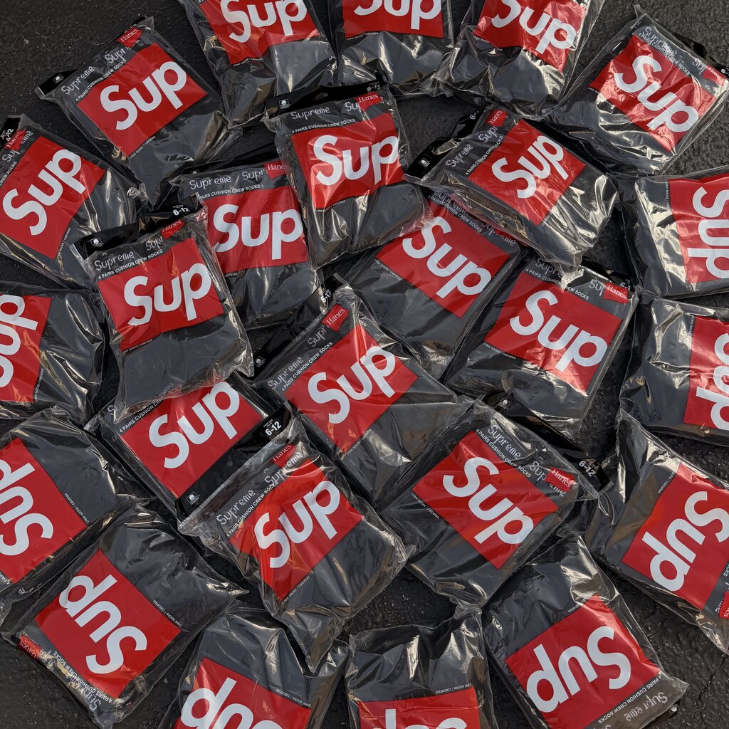 SUPREME SOCKS (BLACK)