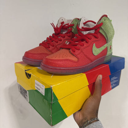 NIKE SB DUNK HIGH STRAWBERRY COUGH SZ 8