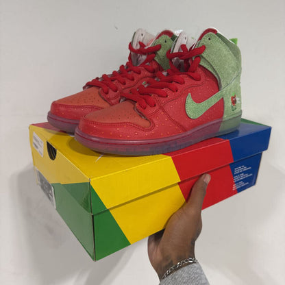 NIKE SB DUNK HIGH STRAWBERRY COUGH SZ 8