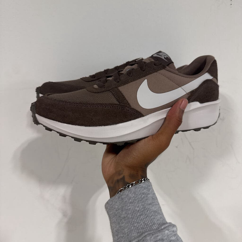 NIKE WAFFLE NAV SZ 8.5