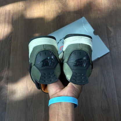 JORDAN 4 UNDFTD SZ. 8.5 (BOX)