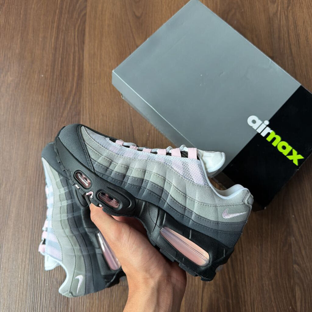 NIKE AIR MAX " PINK " SZ.6M