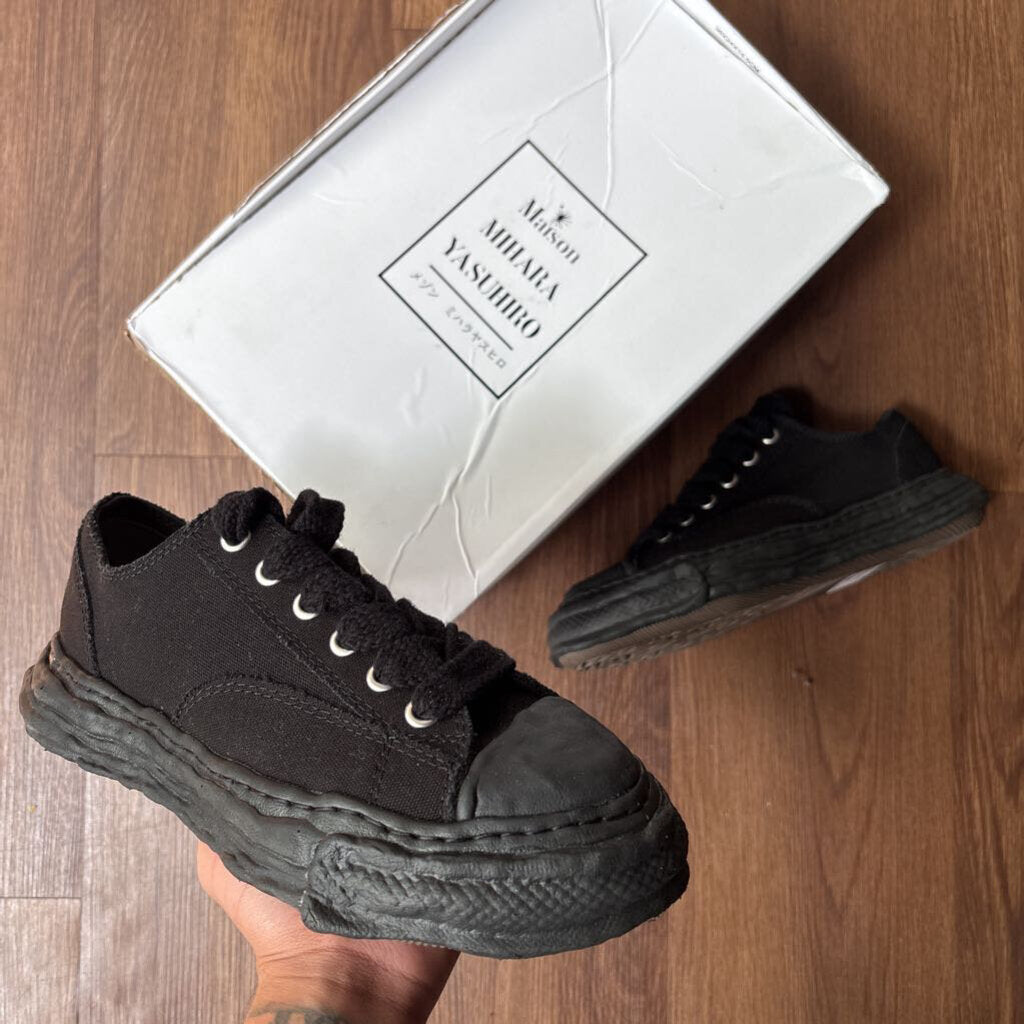 MAISON MIHARA TRIPLE BLACK SZ. 41 (BOX)
