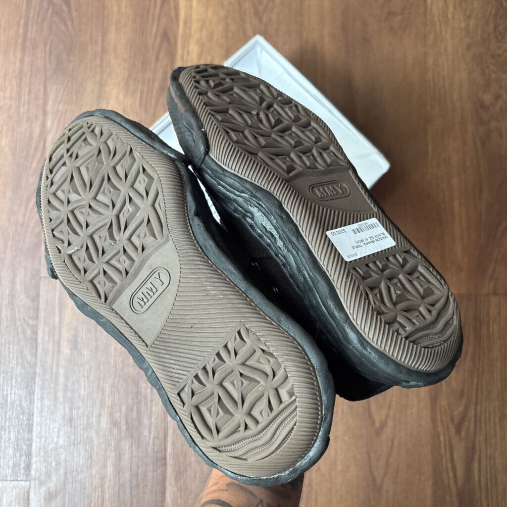 MAISON MIHARA TRIPLE BLACK SZ. 41 (BOX)
