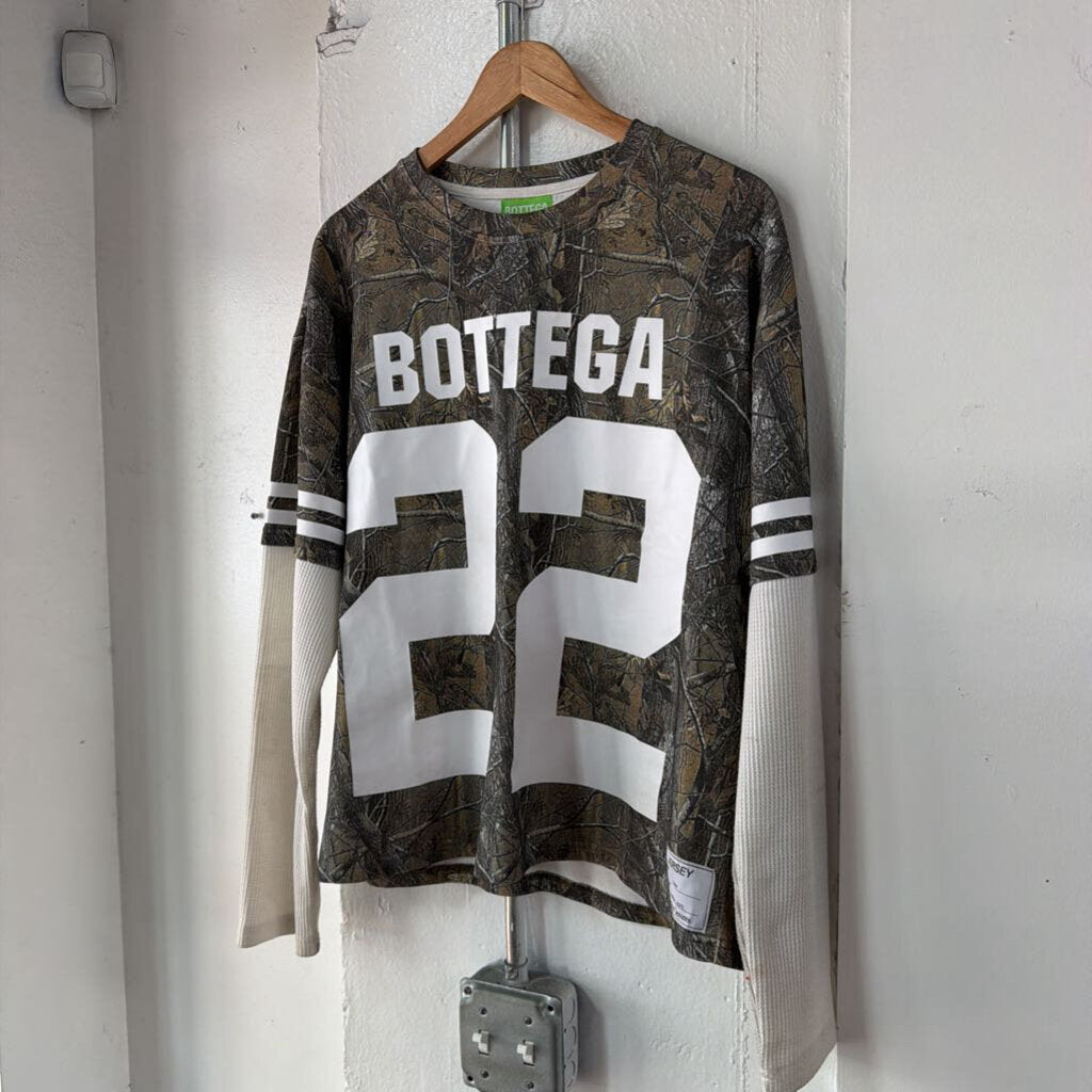 BOTTEGA DESIRES CAMO LONGSLEEVE SZ L