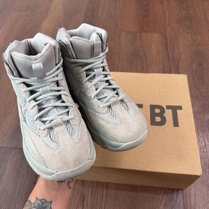 YEEZY DSRT BOOT SZ 8.5 (BOX)