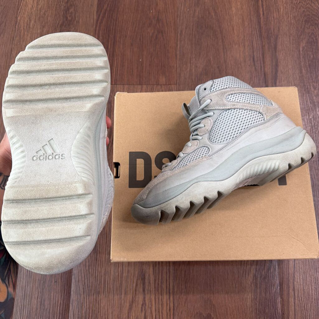 YEEZY DSRT BOOT SZ 8.5 (BOX)