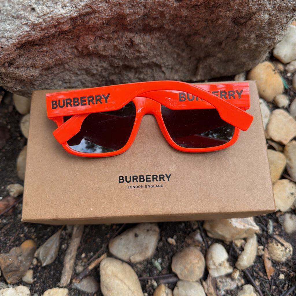 BURBERRY SUN GLASSES