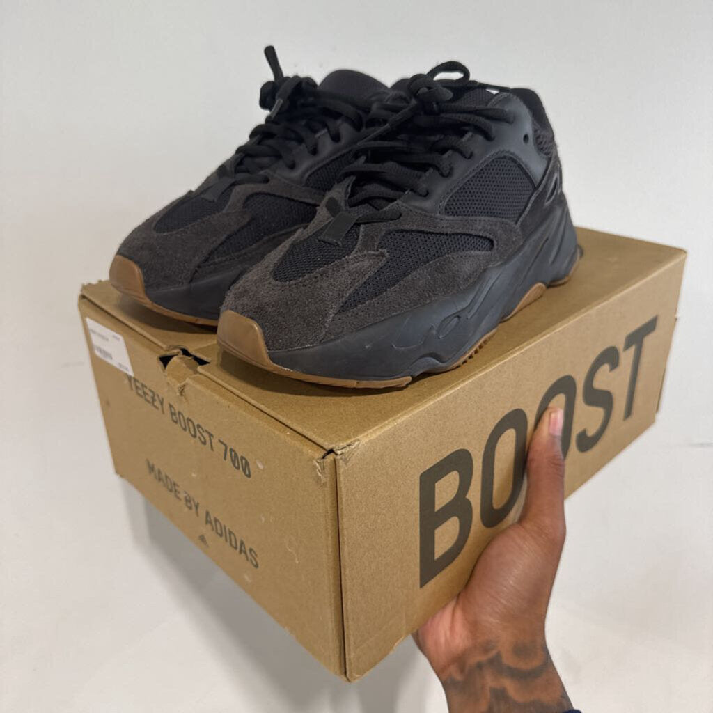 YEEZY 700 SZ 5.5