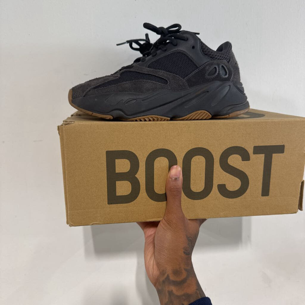 YEEZY 700 SZ 5.5