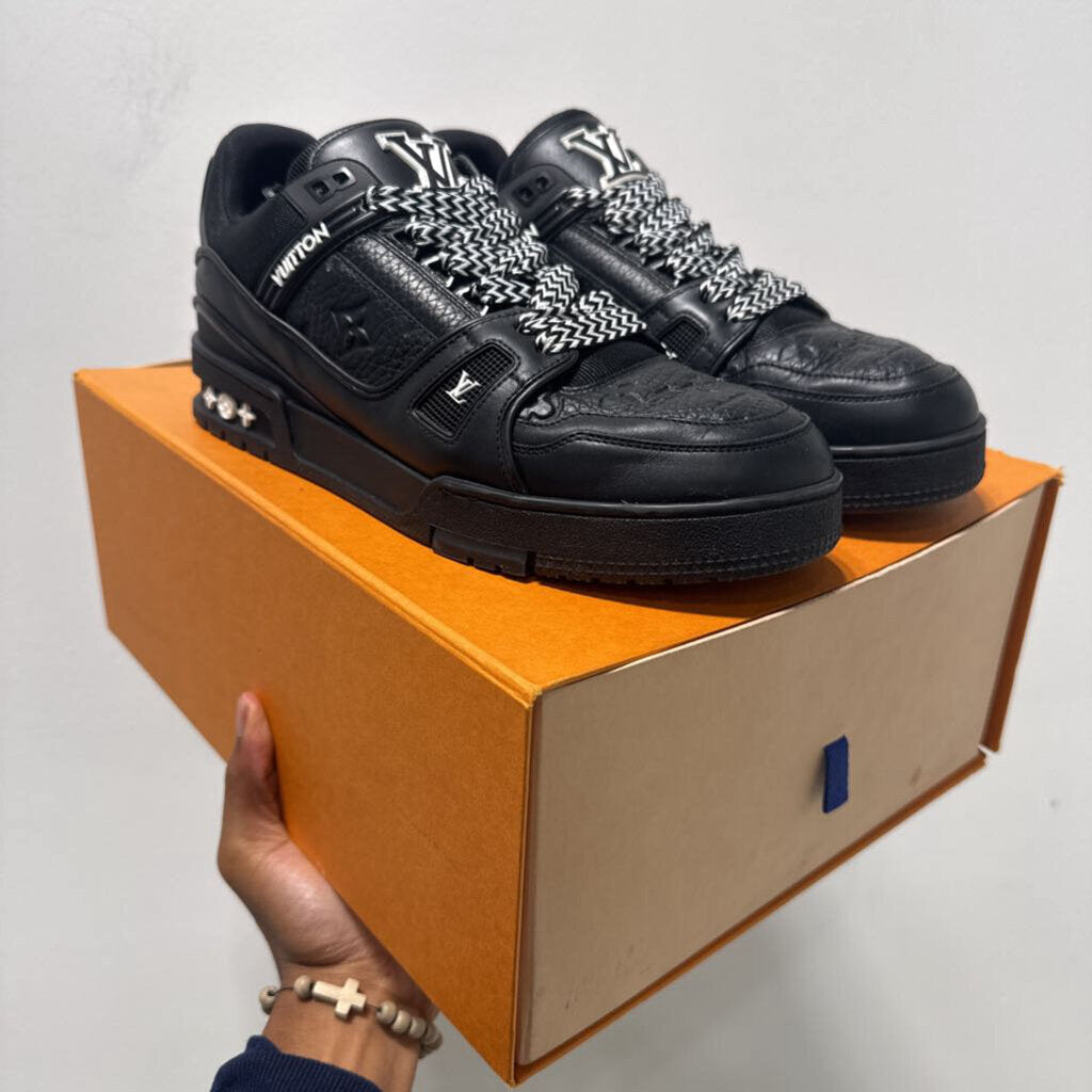LV TRAINER BLACK SZ 9US