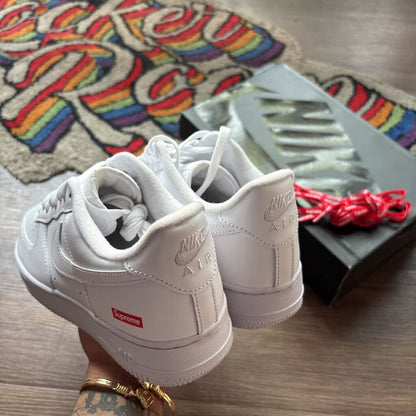NIKE X SUPREME AF1 SZ. 8.5 (BOX)