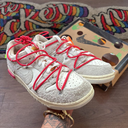 LOT 40 OFF WHITE x NIKE DUNKS SZ 9 (BOX)