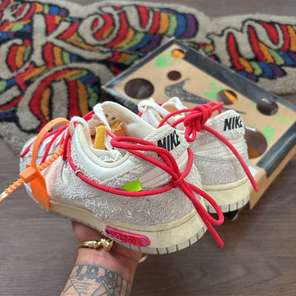 LOT 40 OFF WHITE x NIKE DUNKS SZ 9 (BOX)