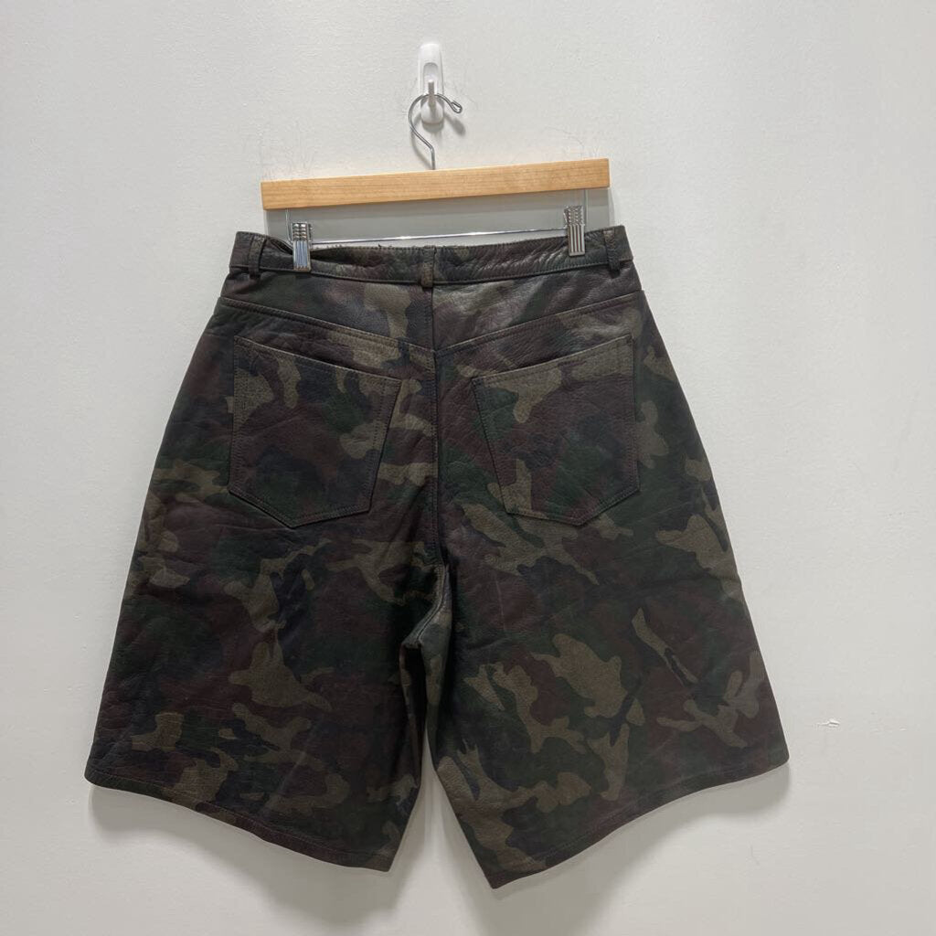 CAMO LEATHER RASPBERRY SHORTS SZ M