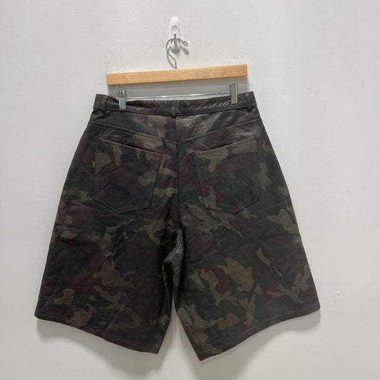 CAMO LEATHER RASPBERRY SHORTS SZ M