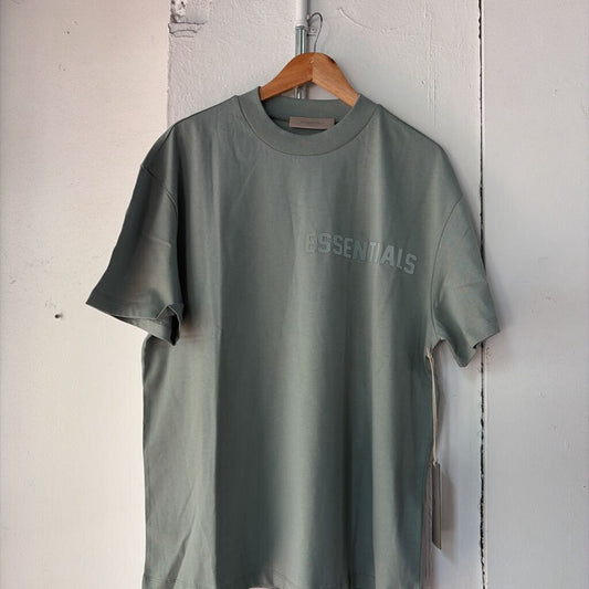 ESSENTIALS TEE SZ M