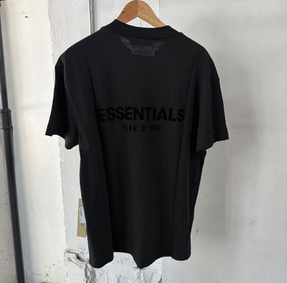 ESSENTIALS TEE SZ M