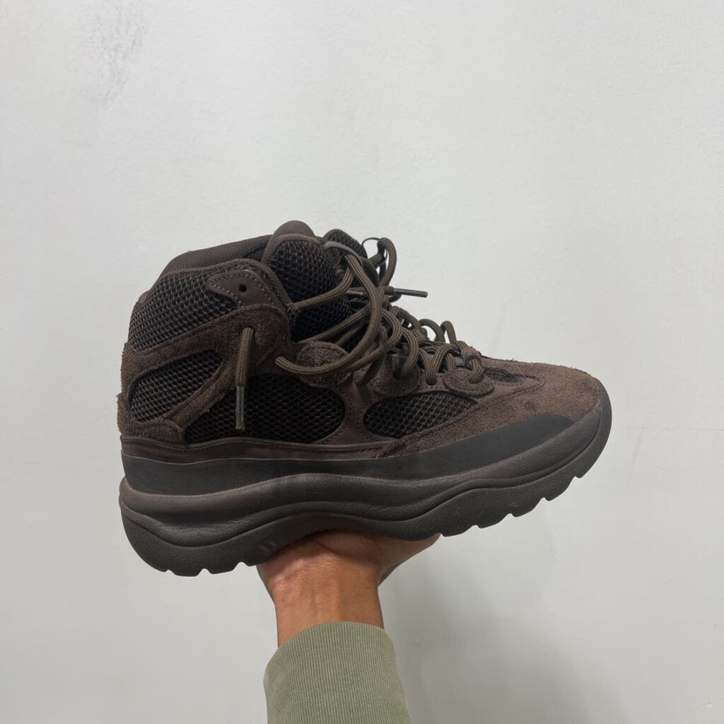 YEEZY DESERT OIL BOOTS SZ 8.5 ''NO BOX''