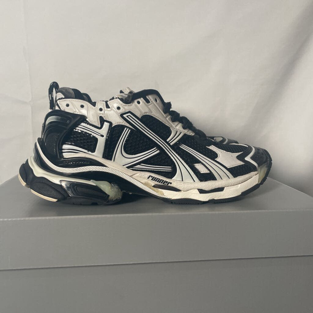 Balenciaga BLK/White Runners Sz. 42