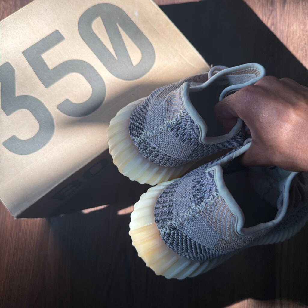 YEEZY 350 ASH PEARL SZ 9.5