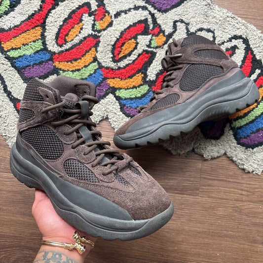 YEEZY DSRT BOOT OIL SZ. 9 (NO BOX)