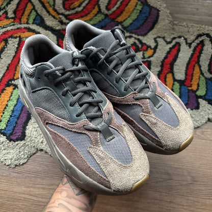 YEEZY 700 SZ. 10 (NO BOX)
