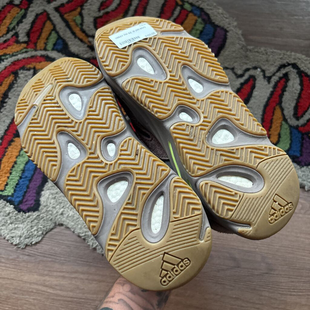 YEEZY 700 SZ. 10 (NO BOX)