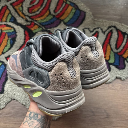 YEEZY 700 SZ. 10 (NO BOX)