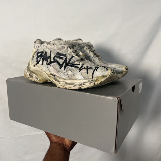 White BB Graffiti Runners Sz. 45