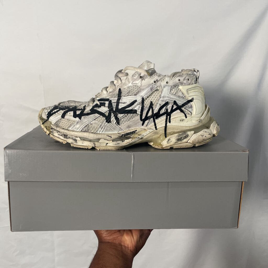 White BB Graffiti Runners Sz. 45