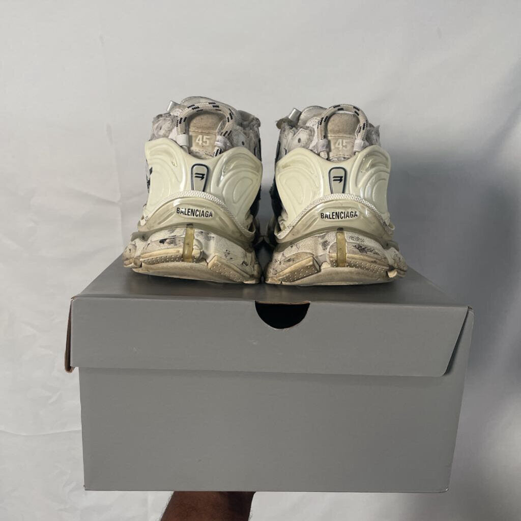 White BB Graffiti Runners Sz. 45
