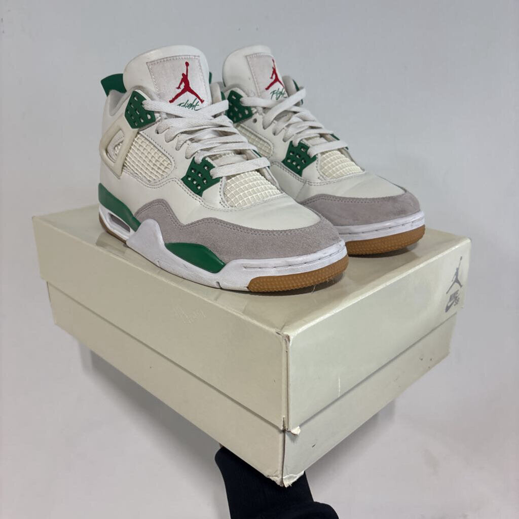 AJ4 SB PINE GREEN SZ 8