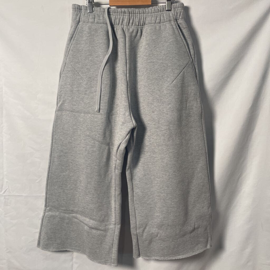 HMDD Grey 3/4 Shorts Sz. L