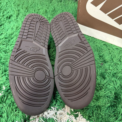 TRAVIS SCOTT "MOCHA" SZ 10.5 (BOX)