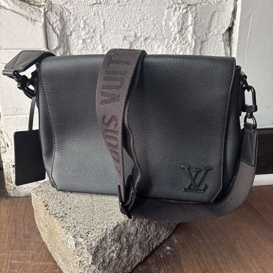 LOUIS VUITTION MESSENGER