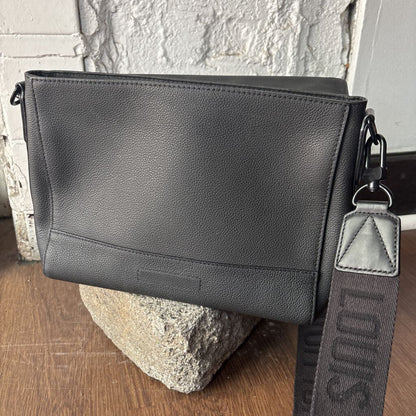 LOUIS VUITTION MESSENGER