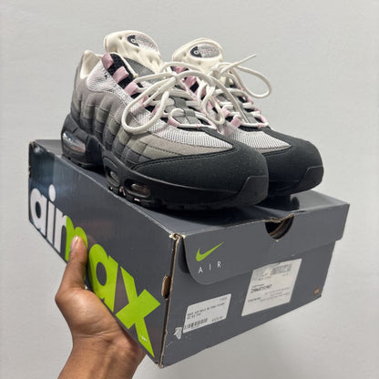 NIKE AIR MAX 95 PINK FOAM SZ 9.5 11W