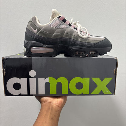 NIKE AIR MAX 95 PINK FOAM SZ 9.5 11W