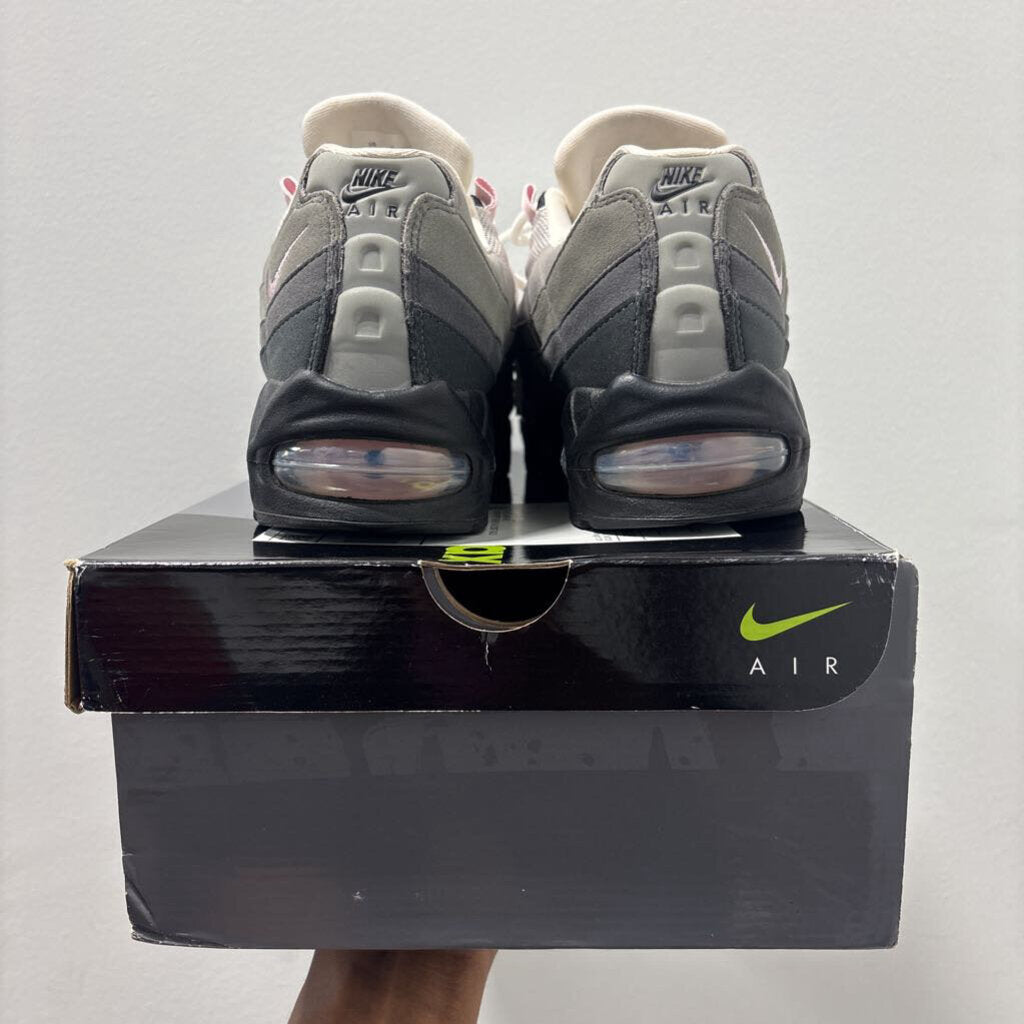 NIKE AIR MAX 95 PINK FOAM SZ 9.5 11W