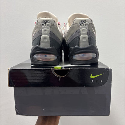 NIKE AIR MAX 95 PINK FOAM SZ 9.5 11W
